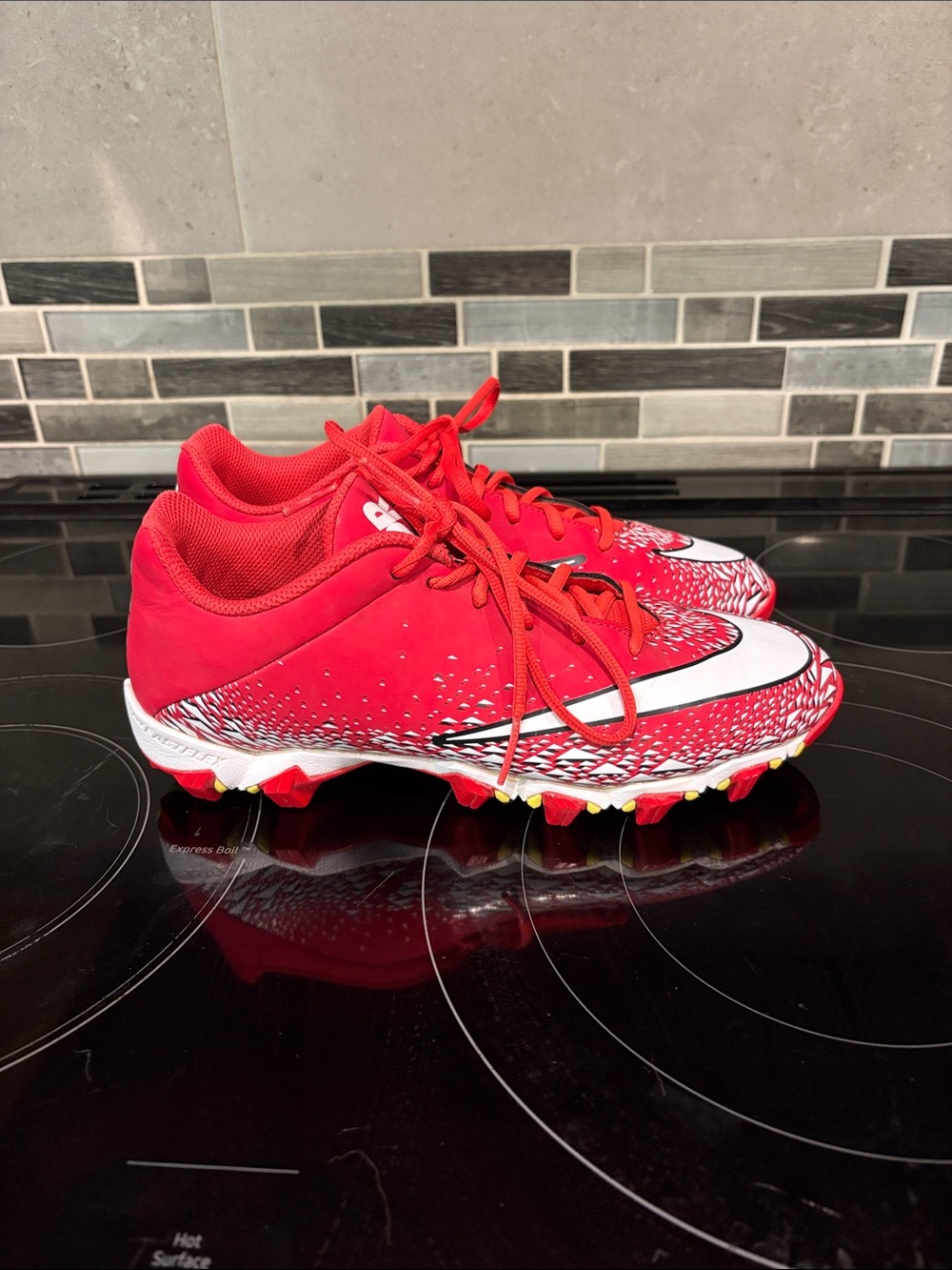Nike Vapor Fastflex Red and White Baseball Cleats size 8.5. EUC